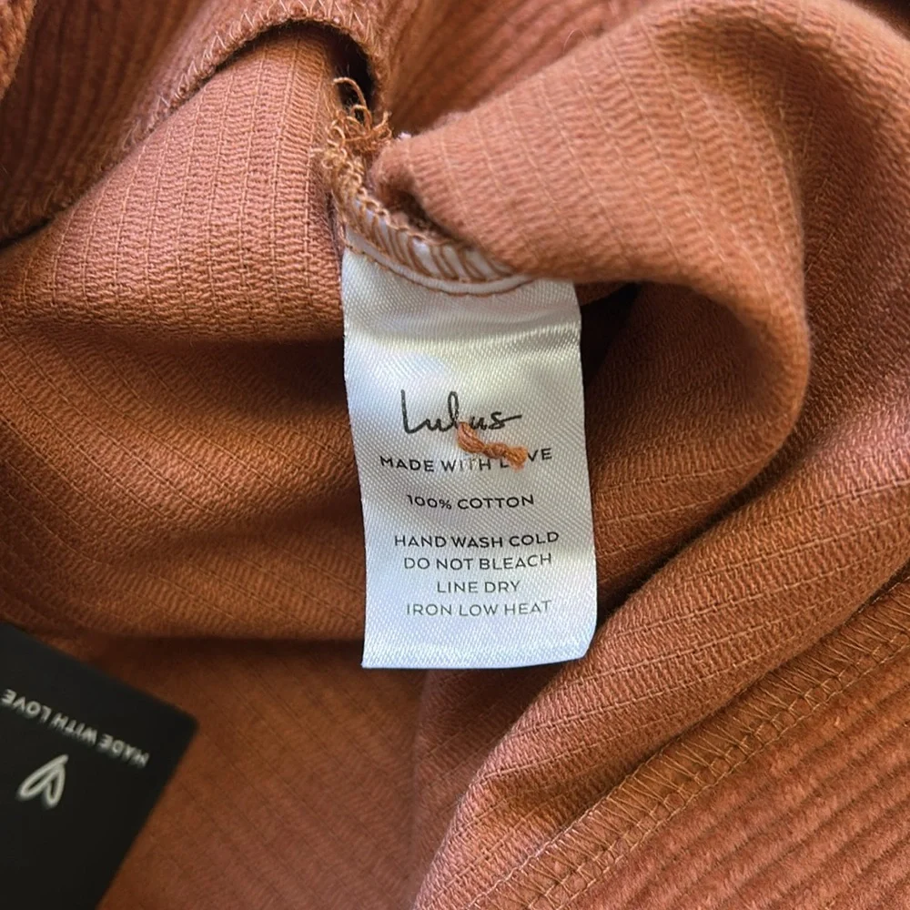 NWT*** Lulu’s Women’s mini skirt. Size XL. Button-down. Color: burnt orange. - Picture 3 of 4